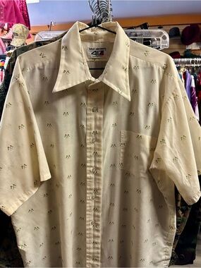 Van Heusen Cream Short Sleeve Button-Down Shirt with Green Accent Motif